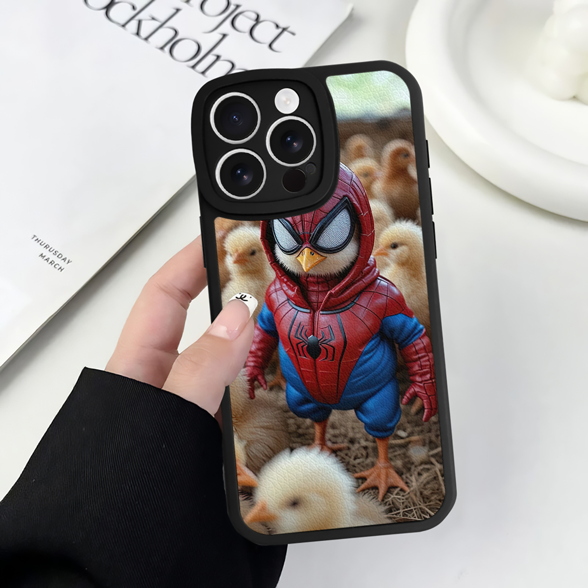 Spider Man スパイダーマン 【iPhone 16シリーズ対応】シリコンスマホケース（レザー調） 材質：シリコン